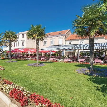 2 Bedroom Awesome In Biograd ביוגראד נה מורו