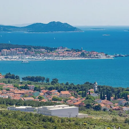 2 Bedroom Awesome In Biograd Apartman