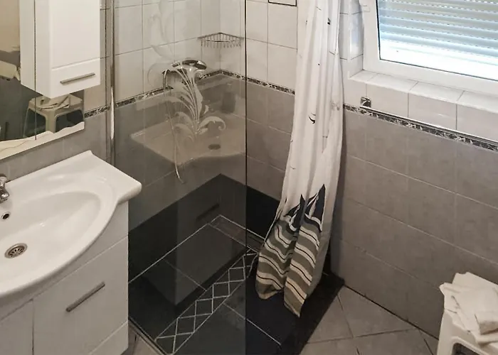 Cozy In Biograd With Wifi Apartman