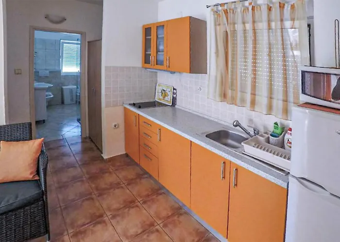 Cozy In Biograd With Wifi Apartman